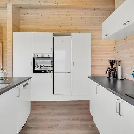 4 Bedroom Cozy In Holiday home *