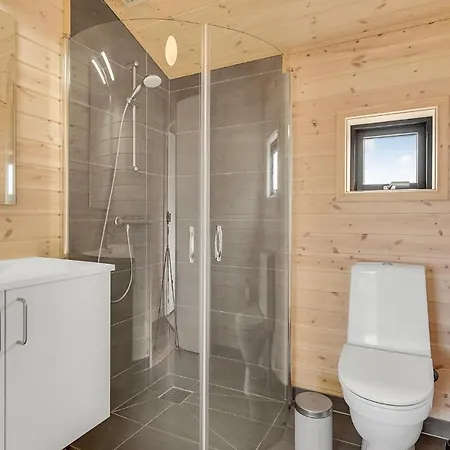 An Awesome In With 4 Bedrooms And Wifi Semesterbostad