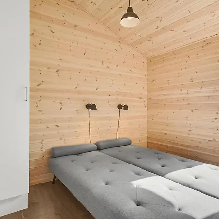 An Awesome In With 4 Bedrooms And Wifi *