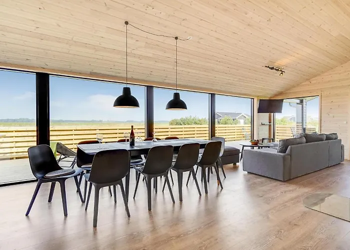 An Awesome In With 4 Bedrooms And Wifi *