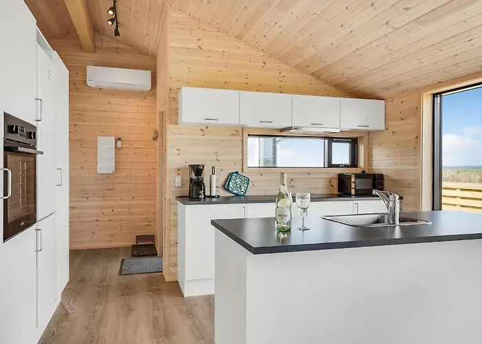 An Awesome In With 4 Bedrooms And Wifi Semesterbostad *