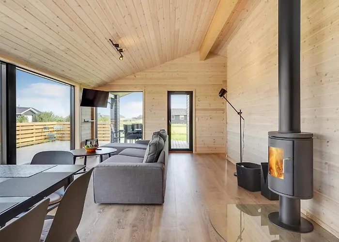 An Awesome In With 4 Bedrooms And Wifi Storvorde