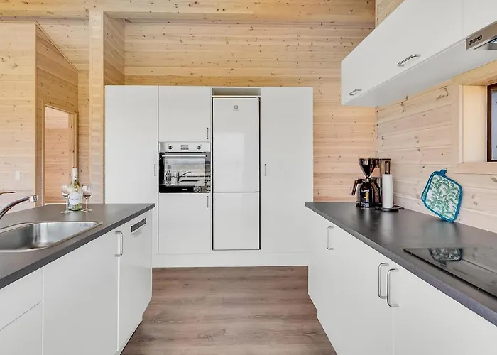 An Awesome In With 4 Bedrooms And Wifi Semesterbostad *