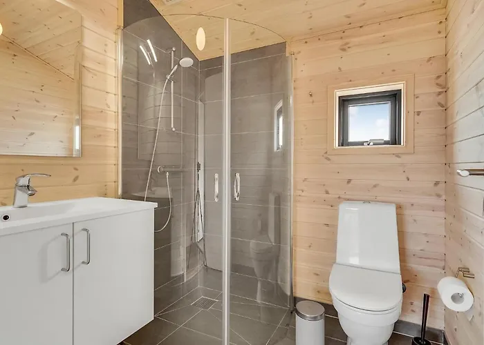 An Awesome In With 4 Bedrooms And Wifi Semesterbostad